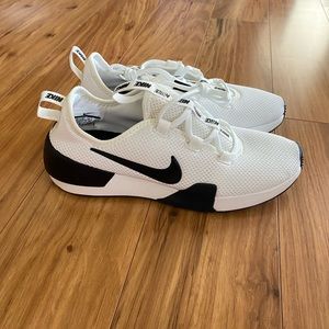 Nike Black Athletic Shoes for Girls for sale eBay Nike Black Athletic Shoes for Girls for sale eBay